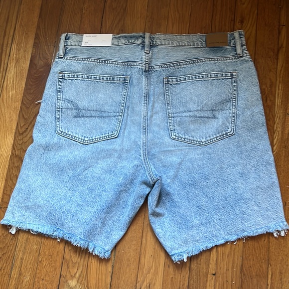 American Eagle Low-Rise Denim Skater Short - Picture 2 of 3